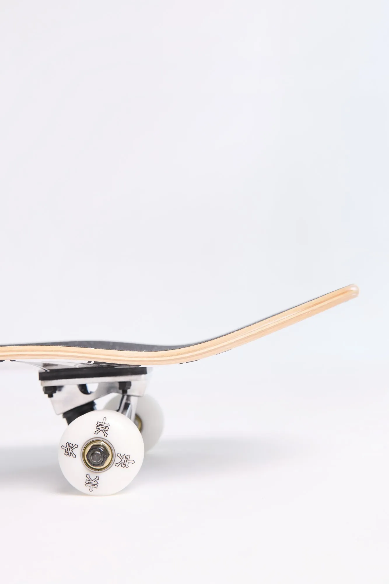 Skateboard motif logos Zoo York 7.75"